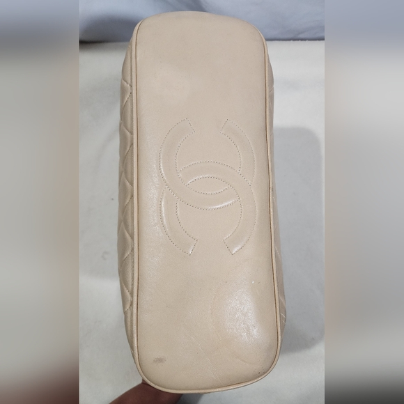 Chanel Dome 1996-1997 shoulder. 24k gold plated hardware. Card & Dustbag include - Picture 6 of 16